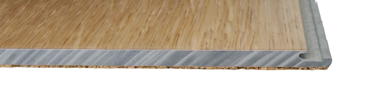 Detail vinylové podlahy s korkovou podložkou v řezu